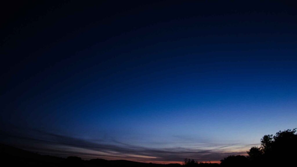 ¿Qué Sucede Realmente en la luna negra